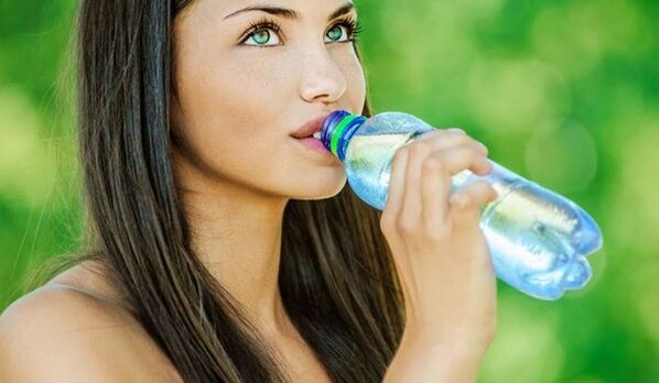 To effectively lose weight, you need to drink enough water. 